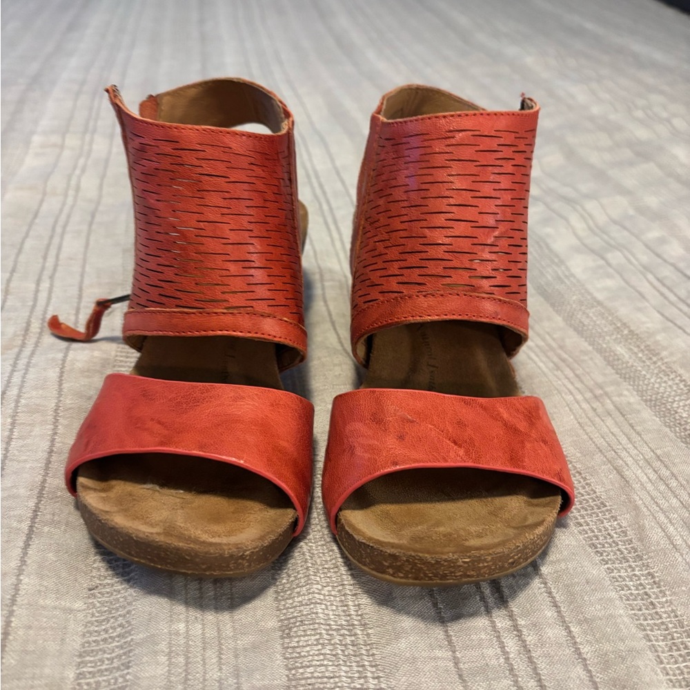 Sofft Women's Red/Coral/Orange Sandals
